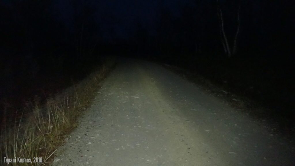 Retki alkaa sunnuntai-iltana tästä. Jään Eskelisbussista tv-maston huoltotien risteyksessä.